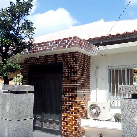 石垣島 一棟貸切りのお宿 ちゅら赤瓦 Ishigaki  Exteriör bild